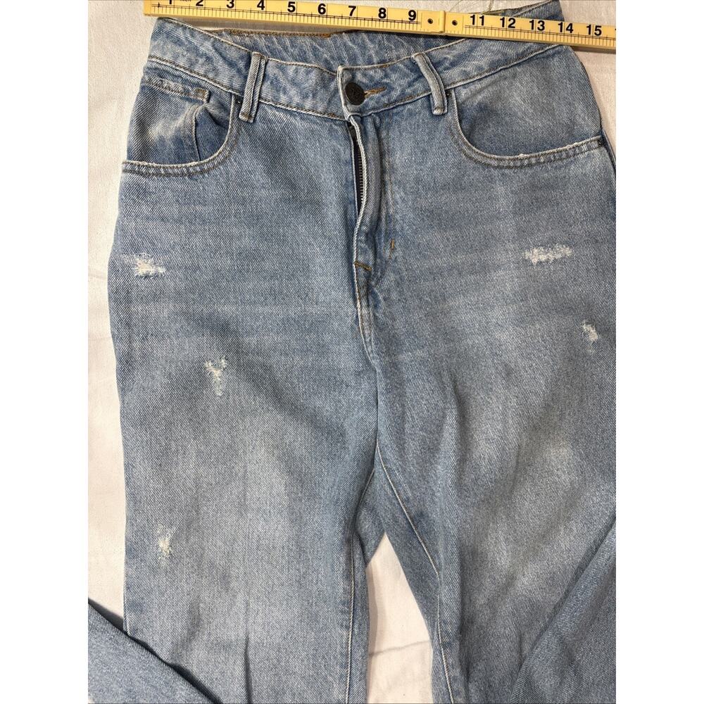 Tennis Denim Distressed Straight Leg Light Wash Jeans Frayed Hem